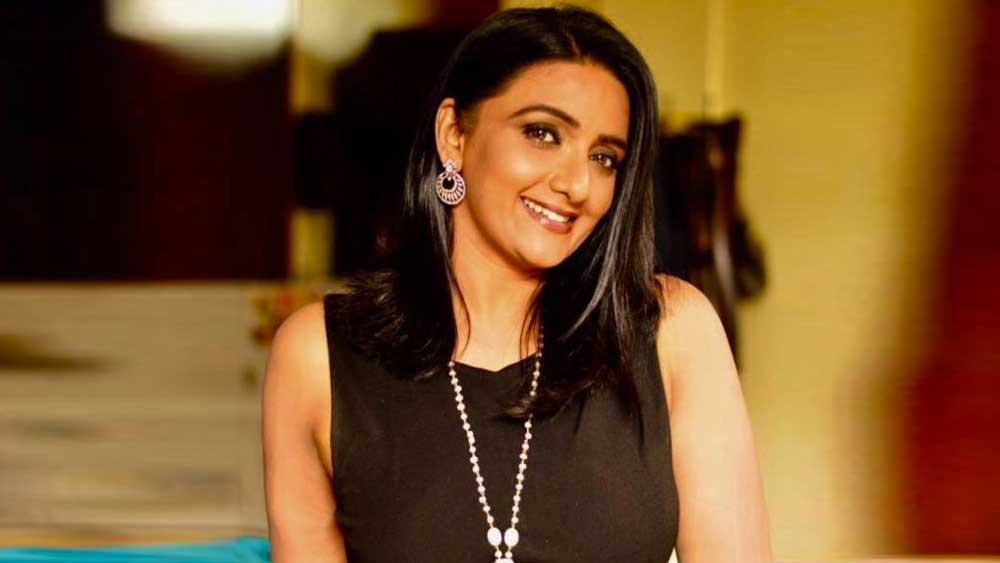 গায়ের রঙের কারণে তিনি অনেক ছবিতে অভিনয়ের সুযোগ হারিয়েছেন বলে অভিযোগ অক্ষয়কুমারের প্রথম নায়িকার। ইন্ডাস্ট্রিতে অক্ষয়কুমার আজ নিজেই একটি প্রতিষ্ঠান। অন্য দিকে শান্তিপ্রিয়া আজ বিস্মৃত। অথচ অক্ষয়কমার যখন নবাগত, তখন তাঁর বিপরীতে শান্তিপ্রিয়া ছিলেন প্রতিষ্ঠিত নাম। সময়ের সঙ্গে সঙ্গে সম্পূর্ণ পাল্টে গিয়েছে ছবি।