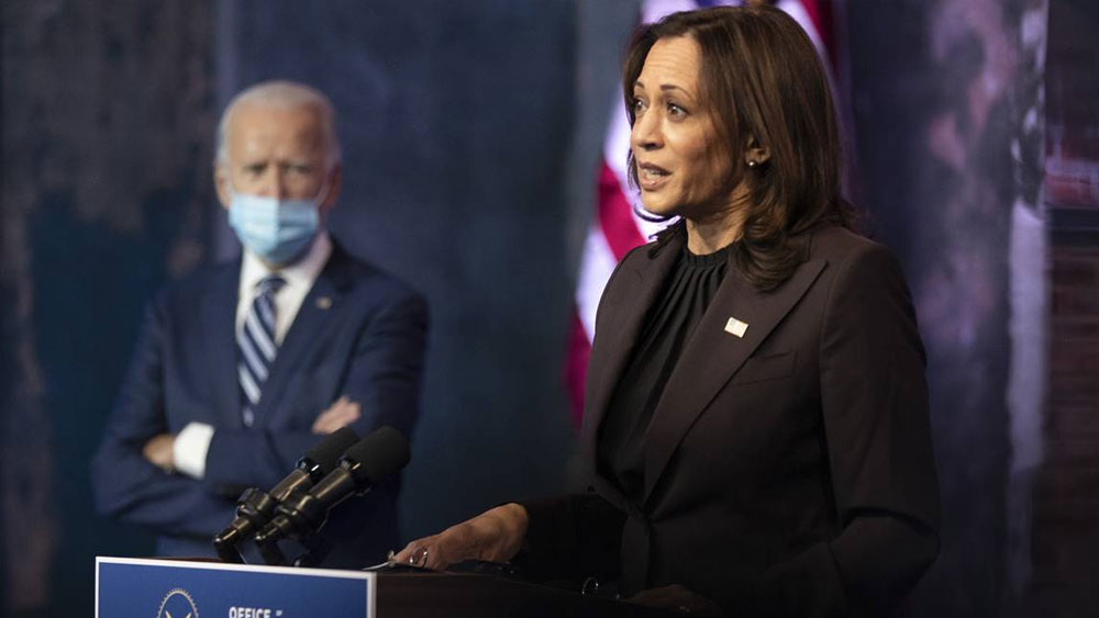 ইতিমধ্যেই ভারতীয় বংশোদ্ভূত কমলা হ্যারিস উঠে এসেছেন বিশ্বরাজনীতির মঞ্চে। বাইডেন এবং তাঁকে সাহায্য করতে এই কাশ্মীরিকন্যার ভূমিকা কতটা সক্রিয় হবে, দেখার অপেক্ষায় বিশ্ববাসী।