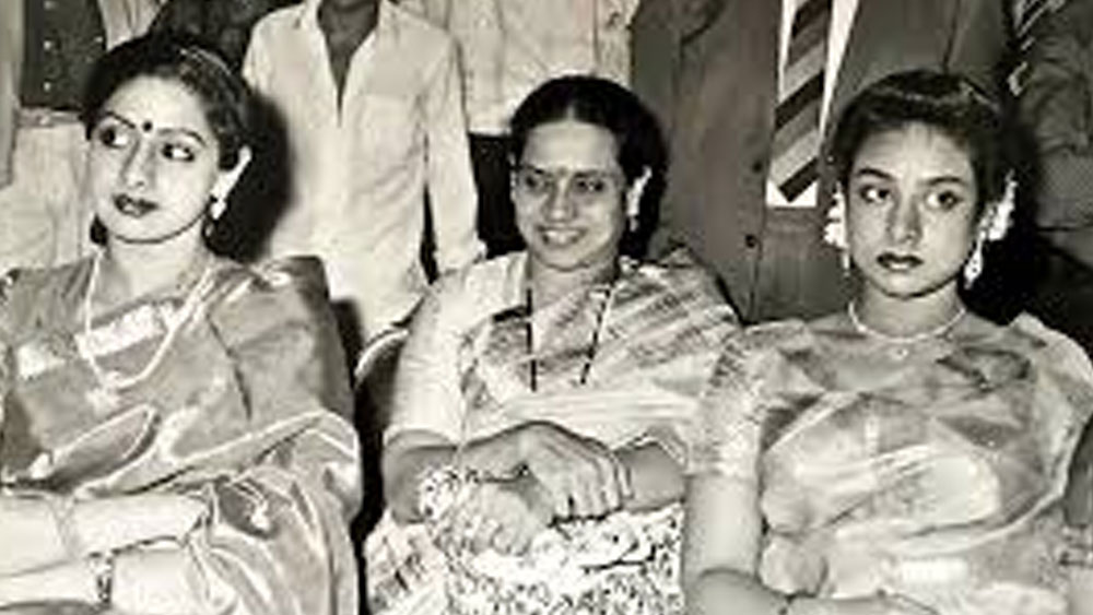 ক্রমশ রাজেশ্বরীর শারীরিক অবস্থার দ্রুত অবনতি হতে থাকে। তিনি পরিচিতদের চিনতে পারছিলেন না। হারিয়ে ফেলেছিলেন চলার ক্ষমতাও।