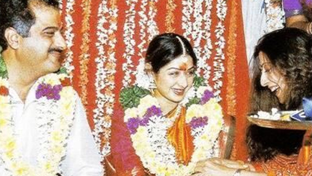 মাকে হারিয়ে জীবনে একা হয়ে পড়েন শ্রীদেবী। পরের বছরই বনি কপূরের সঙ্গে তাঁর বিয়ে হয়।