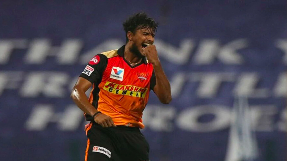 ২০১৭ সালের আইপিএলে নটরাজনকে নিলামে ৩ কোটি টাকায় কিনে নেয় কিংস ইলেভেন পঞ্জাব। পরে মরশুমে তিনি খেলেন সানরাইজার্স হায়দরাবাদের হয়ে। আইপিএল-এ সুযোগ পাওয়ার পরে নটরাজনের পরিবারে রাতারাতি আর্থিক দিক থেকে অভাবনীয় পরিবর্তন হয়।