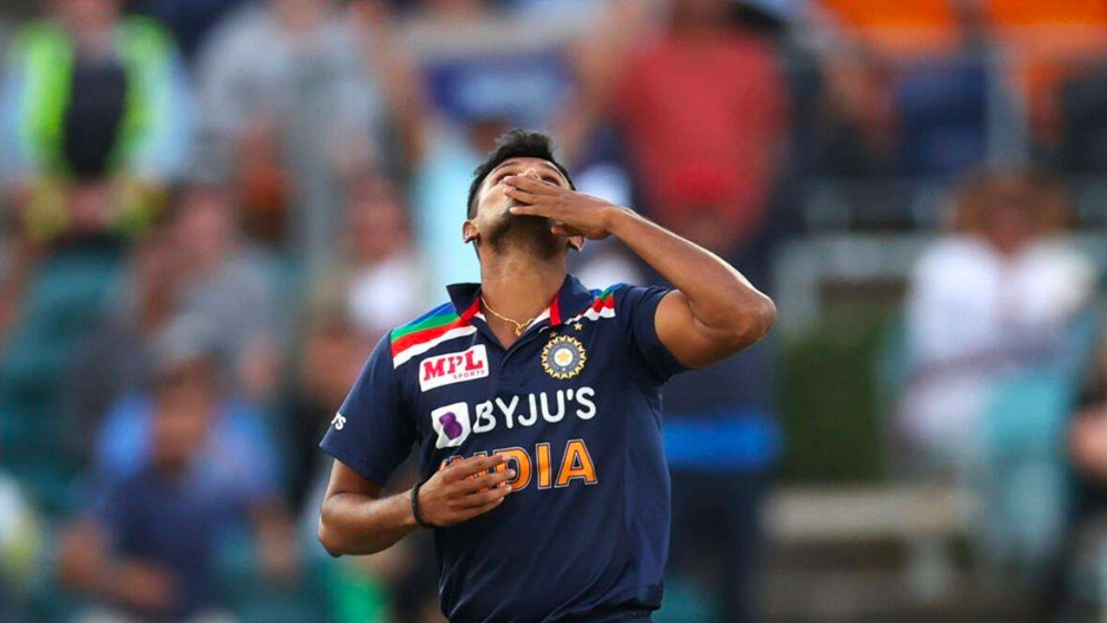 চলতি বছরেই তিনি প্রথম সুযোগ পান জাতীয় দলে। ২ ডিসেম্বর ক্যানবেরায় অভিষেক জীবনের প্রথম ওয়ান ডে ম্যাচে। অস্ট্রেলিয়ার মার্নাস লাবুশানে হয়ে থাকলেন তাঁর প্রথম আন্তর্জাতিক উইকেট।