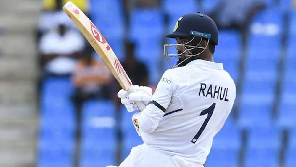 লোকেশ রাহুল: ফর্ম খারাপ যাচ্ছে হনুমা বিহারীর। তাঁর বদলে দলে সুযোগ পেতেই পারেন রাহুল। তাঁর মতো যে কোনও পজিশনে খেলার ক্ষমতা সব ক্রিকেটারের থাকে না। তাঁকে দলে পেলে ভারতের ব্যাটিং যে আরও শক্তিশালী হবে তা বলাই যায়।