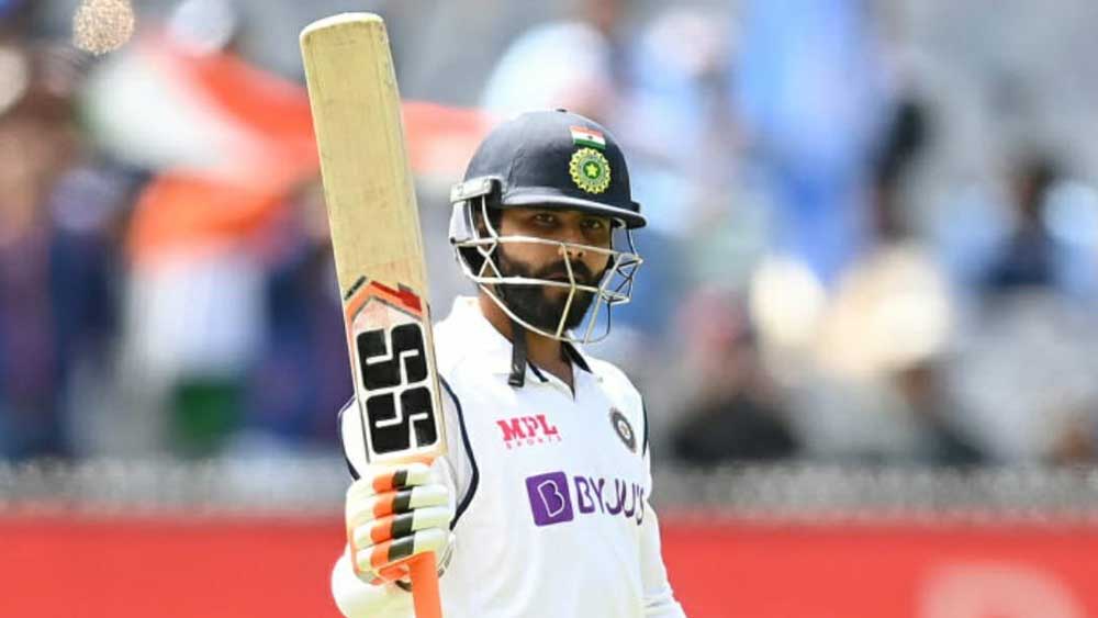 রবীন্দ্র জাডেজা: অলরাউন্ডার হিসেবে তিনি যে দলে কতটা কার্যকরী তা বোঝা গিয়েছে মেলবোর্নেই। হাফসেঞ্চুরি করেছেন, নিয়েছেন উইকেটও। তাঁকে ছাড়া তৃতীয় ম্যাচে নামতে চাইবে না ভারত।