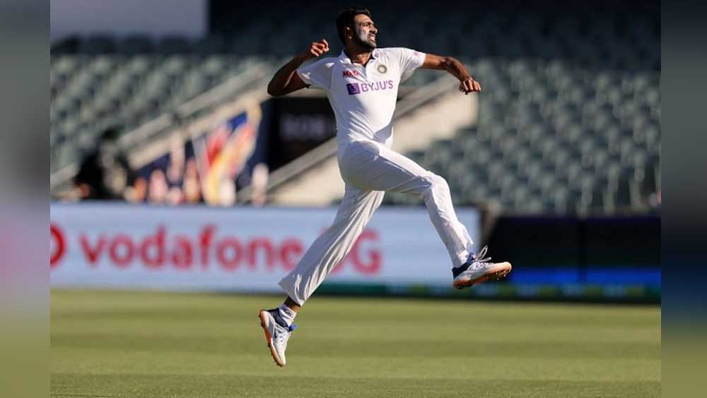 রবিচন্দ্রন অশ্বিন: তাঁকে খেলতে অসুবিধায় পড়ছেন স্বয়ং স্টিভ স্মিথ। দলে থাকছেন তিনিও। অশ্বিনের স্পিনের জাদুতে আচ্ছন্ন অস্ট্রেলিয়া।