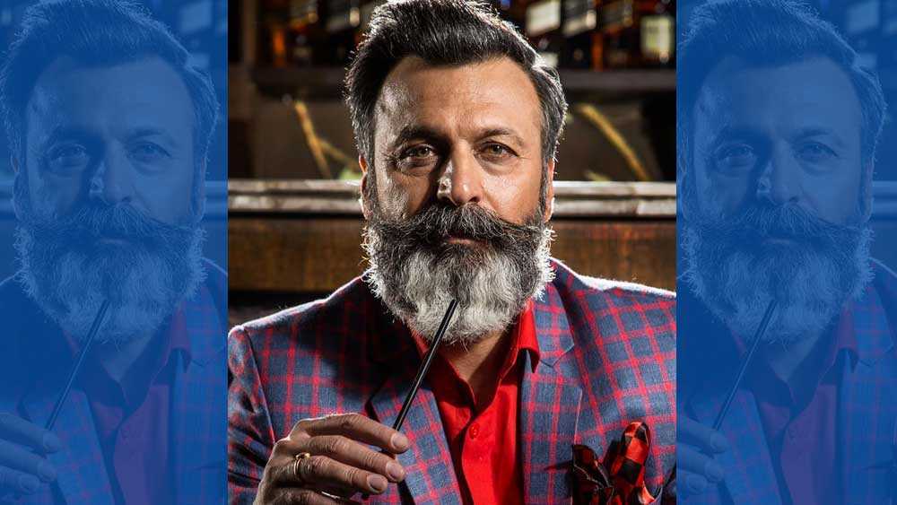 কাঁচাপাকা চুল ও চাপদাড়িতে সুঠাম চেহারার নিতিন এখন অন্য মডেলদের কড়া প্রতিযোগিতার মুখে ফেলে দিয়েছেন।