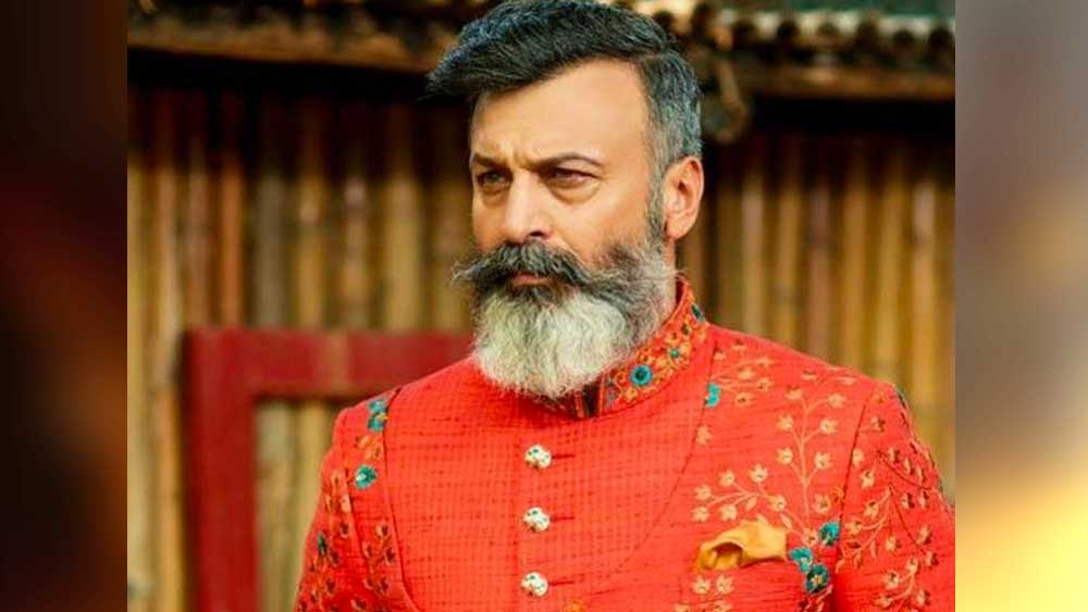 সাম্প্রতিক নামী ডিজাইনারও নিতিনের গুণমুগ্ধ। তাঁদের মতে, তাঁর জন্য যে কোনও পোশাক তৈরি করা যায়। পরীক্ষা নিরীক্ষা করা যায় ডিজাইন নিয়ে।