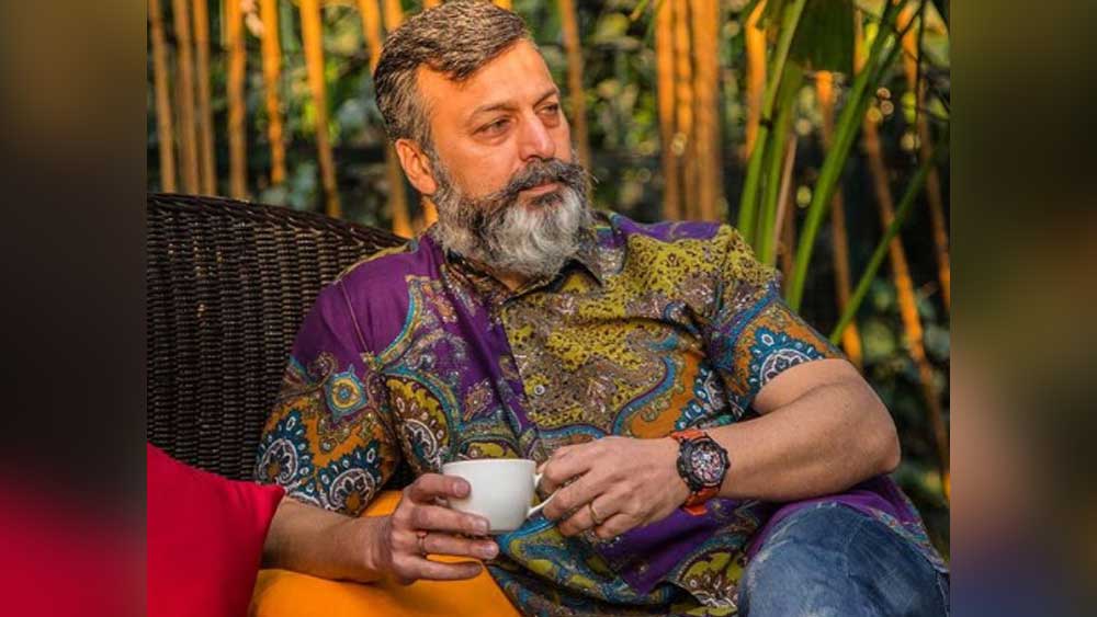 পেশাদারি জগতের বাইরে নিতিন একজন আদ্যন্ত ফ্যামিলিম্যান। অবসরে সময় কাটাতে ভালবাসেন স্ত্রী ও মেয়ের সঙ্গে।