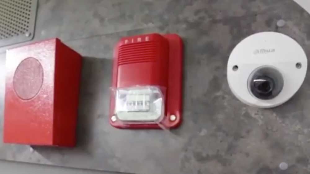 ইউরোপের বরফঢাকা পার্বত্য উপত্যকায় রেলসফরের আনন্দের স্বাদ এ বার আসতে চলেছে ভারতেও। রেলমন্ত্রকের তরফে জানা গিয়েছে চেন্নাইয়ের ইন্টিগ্রাল কোচ ফ্যাক্টরিতে ভিস্টাডোম কামরা নির্মাণ করা হয়েছে।