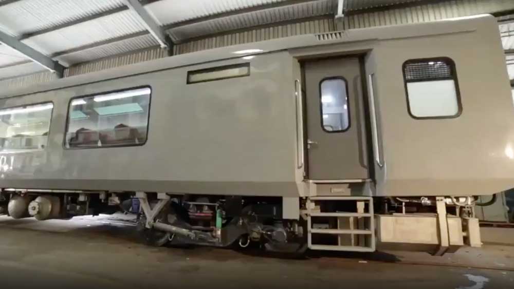 ইন্টিগ্রাল কোচ ফ্যাক্টরি প্রথম দফায় ১০টি ভিস্টাডোম কামরা নির্মাণ করবে। ২টি কামরা নিয়ে পরীক্ষামূলক যাত্রা ইতিমধ্যেই সফল। বাকি কামরাগুলির নির্মাণ আগামী ৩১ মার্চের মধ্যে সম্পন্ন হবে।