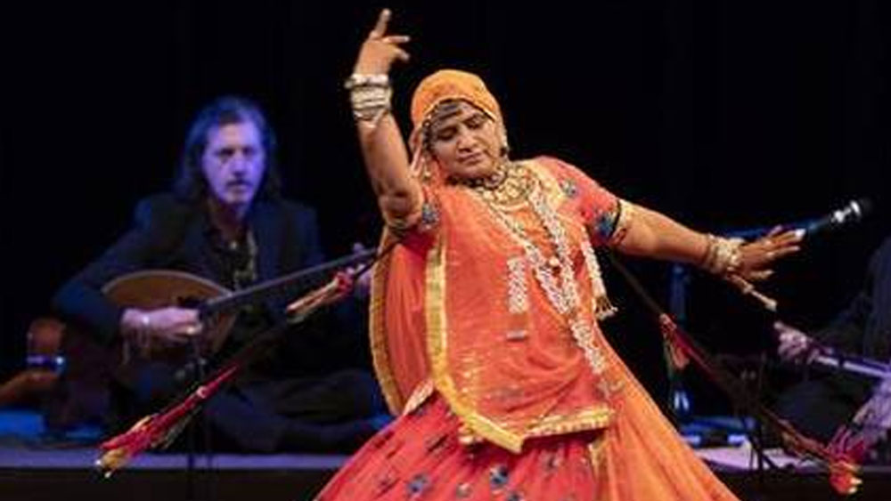 ডফলি, মঞ্জীরা, ঢোলক এবং ছাং— এই বাদ্যযন্ত্রের যুগলবন্দিতে গুলাবোর সরীসৃপের মতো নাচ পর্যটকদের অন্যতম আকর্ষণ। বহু সরকারি অনুষ্ঠানের পরে গুলাবো ১৯৮৫ সালে পারফর্ম করেন ওয়াশিংটনে। আজ দেশে বিদেশে তাঁর নৃত্যকলার অসংখ্য গুণগ্রাহী।