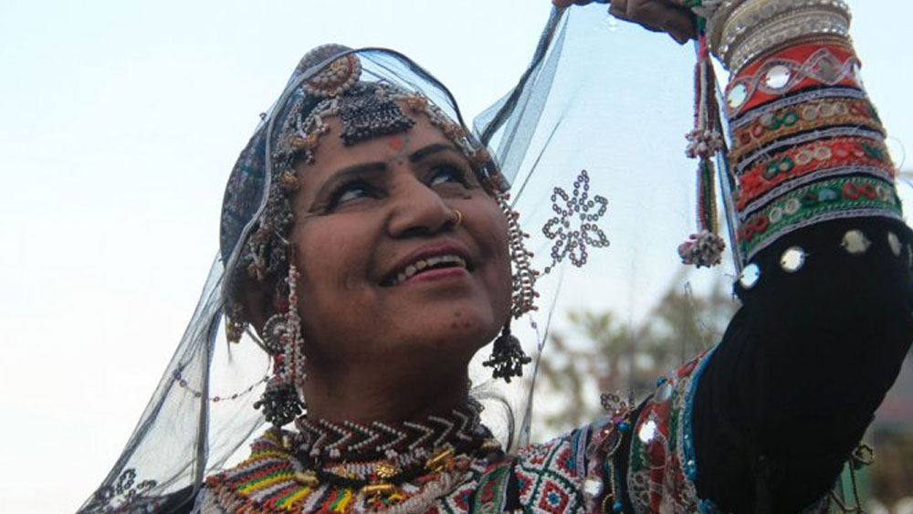 গুলাবোর স্বামী সোহননাথও একজন ধ্রপদী সঙ্গীতশিল্পী এবং হারমোনিয়ামবাদক। নিজের সাফল্যের পিছনে স্বামীর অবদানের কথাও ভুলতে পারেন না গুলাবো। জানিয়েছেন, প্রথম দিকে তাঁর এজেন্ট হয়ে স্বামী বিভিন্ন সংস্থায় ঘুরে ঘুরে অনু্ষ্ঠানের বরাত চাইতেন।