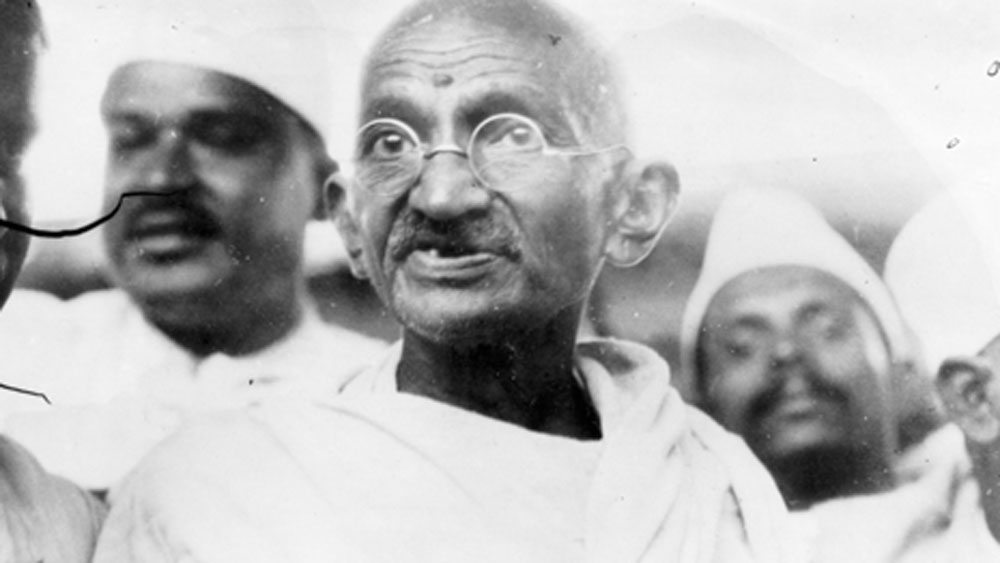 তবে কাসিনাথুনি অধিক পরিচিত নাগেশ্বর রাও পন্টুলু নামে। গাঁধীজির সঙ্গে সত্যাগ্রহ আন্দোলন, খদ্দর আন্দোলন এবং মাদ্রাজ প্রেসিডেন্সি থেকে অন্ধ্রপ্রদেশকে পৃথক রাজ্য গড়ে তোলার আন্দোলনে সক্রিয় ভূমিকা ছিল তাঁর।