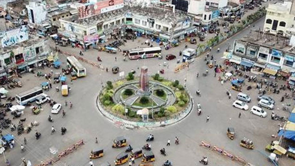 ১৮৬৭ সালে অন্ধ্রপ্রদেশের কৃষ্ণা জেলায় জন্মগ্রহণ করেন তিনি। গ্রামের স্কুল থেকে পাশ করে মাদ্রাজ ক্রিশ্চিয়ান কলেজে ভর্তি হন।