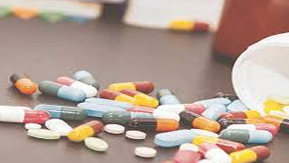 তার পর ওষুধ ব্যবসায় হাত লাগান তিনি। কলকাতা থেকে ওষুধ তৈরির প্রশিক্ষণ নেন।