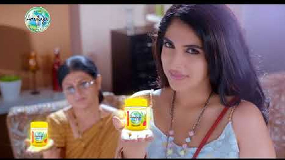 অম্রুতাঞ্জন দ্রুত তার ম্যাজিক দেখাতে শুরু করল। অল্প কয়েক দিনের মধ্যেই বিপুল জনপ্রিয়তা পেল তা।