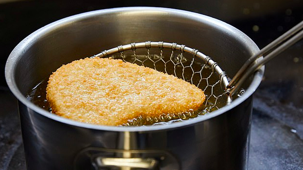 সংস্থার সিইও জশ টেট্রিকের মতে, বিশ্ব খাদ্য বাজারে যুগান্তকারী পরিবর্তন আনবে এই কৃত্রিম মাংস। এতে পরিবেশ রক্ষাও হবে। বন্ধ হবে প্রাণী হত্যাও। সিঙ্গাপুরে আপাতত তাঁদের তৈরি কৃত্রিম মাংস ছাড়পত্র পেয়েছে। আগামী দিনে বিশ্বের সর্বত্র এই প্রক্রিয়ায় তৈরি মাংস সমাদর পাবে বলে আশা তাঁর।