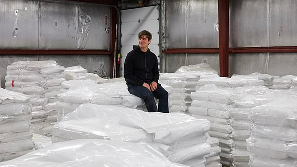 সংস্থার সিইও জশ টেট্রিকের মতে, বিশ্ব খাদ্য বাজারে যুগান্তকারী পরিবর্তন আনবে এই কৃত্রিম মাংস। এতে পরিবেশ রক্ষাও হবে। বন্ধ হবে প্রাণী হত্যাও। সিঙ্গাপুরে আপাতত তাঁদের তৈরি কৃত্রিম মাংস ছাড়পত্র পেয়েছে। আগামী দিনে বিশ্বের সর্বত্র এই প্রক্রিয়ায় তৈরি মাংস সমাদর পাবে বলে আশা তাঁর।