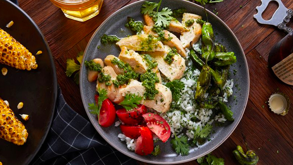 কৃত্রিম মাংস তৈরি করতে ১২০০ লিটার বায়োরিয়্যাক্টরসে প্রায় ২০ দফার পরীক্ষা নিরীক্ষা হয়। মানবশরীরের পক্ষে তা কতটা নিরাপদ, মাংসের গুণমানই বা কেমন, তা-ও পরীক্ষা করে দেখা হয়। ২০৫০ সালের মধ্যে গোটা পৃথিবীতে মাংসের ভক্ষণ প্রায় ৭০ শতাংশ বেড়ে যেতে পারে বলে অনুমান। সে ক্ষেত্রে এই কৃত্রিম মাংস সহায়ক হয়ে দাঁড়াবে বলে দাবি বিশেষজ্ঞদের।