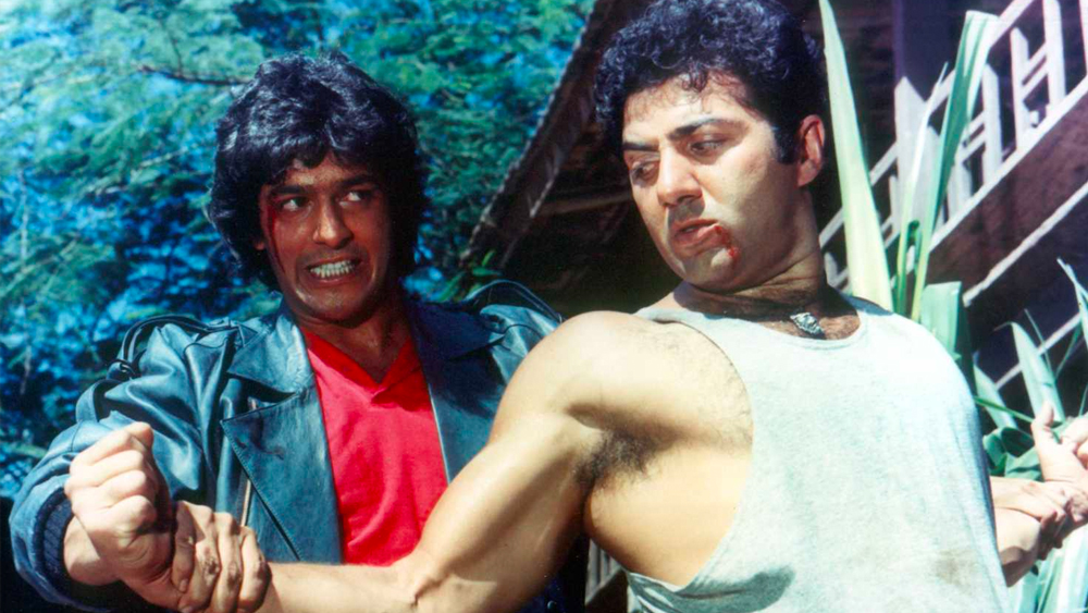 প্রথম ছবিতেই ধর্মেন্দ্র, শত্রুঘ্ন সিনহার মতো কিংবদন্তি অভিনেতার সঙ্গে কাজ করেও প্রশংসা পান চাঙ্কি। তাঁর দ্বিতীয় ছবি ‘পাপ কি দুনিয়া’ একই ভাবে বক্সঅফিসে সাফল্য পায়। এই ছবিতেও চাঙ্কির সঙ্গে ছিলেন নীলম। এ ছাড়াও সানি দেওল অভিনয় করেছিলেন এই ছবিতে।