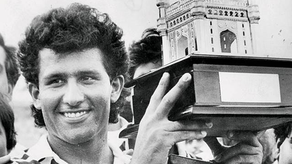 মাথায় বল লেগে মারা গিয়েছেন এক ভারতীয় ক্রিকেটারও। ১৯৯৮ সালে রমন লাম্বা। ১৯৮৬ সালে ভারতের একদিনের দলে প্রথম অভিষেক ঘটে তাঁর। অস্ট্রেলিয়ার বিরুদ্ধে। শ্রীলঙ্কার বিরুদ্ধে টেস্ট ক্রিকেটও খেলেন তিনি। তবে সেই ম্যাচে আঙুলে চোট লাগলে তাঁর বদলে মহম্মদ আজহারউদ্দিনকে সুযোগ দেওয়া হয়।