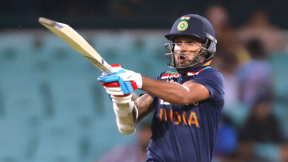 রাহুলের পার্টনার হিসেবে প্রথম একাদশে জায়গা প্রায় পাকা শিখর ধওয়নেরও। ওয়ান ডে সিরিজের প্রথম ম্যাচে ৭৪ রানের ইনিংস খেলে নিজের ফর্মের পরিচয় দিয়েছিলেন। প্রথম টি-টোয়েন্টিতে ব্যর্থ হলেও শিখরকেই ফের একবার সিডনির বাইশ গজে দেখা যেতে পারে।