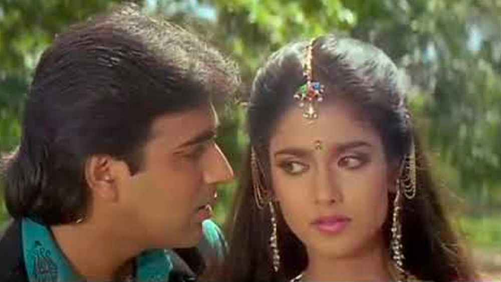 শিখার জন্ম ১৯৭০ সালের ২৩ অক্টোবর, দিল্লিতে। কলেজজীবন থেকেই শুরু করেন মডেলিং। ১৯৮৮ সালে শিখা বিজয়িনী হন ‘মিস ইন্ডিয়া ইন্টারন্যাশনাল’-এর মঞ্চে।