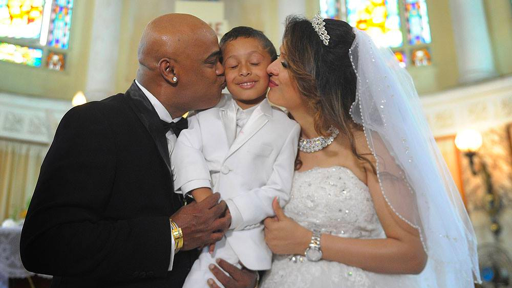 ২০১৩ সালের নভেম্বরে হৃদরোগে আক্রান্ত হন কাম্বলী। চেম্বুর থেকে গাড়ি চালিয়ে বান্দ্রা যাওয়ার পথে তিনি হৃদরোগের শিকার হন। এক পুলিশকর্মীর তৎপরতায় তাঁকে লীলাবতী হাসপাতালে ভর্তি করা হয়। ঘনিষ্ঠ মহলের খবর, সুস্থ হয়ে বাড়ি ফেরার পরে আধ্যাত্মিক জীবনের প্রতি তাঁর আগ্রহ বাড়ে। সিদ্ধান্ত নেন ধর্মীয় মতে বিয়ে করার। কিন্তু এই দাম্পত্যেও বিতর্কে জড়িয়ে পড়েন সস্ত্রীক কাম্বলী।