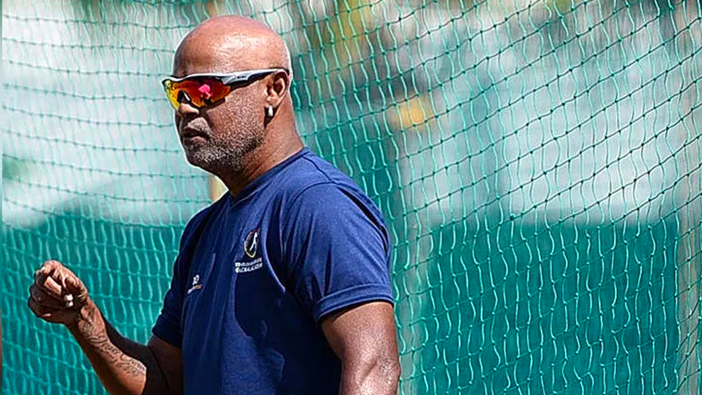 ক্রিকেট থেকে অবসর নেওয়ার পরে কাম্বলী অভিনয় করেন ‘অন্নর্থ’ এবং ‘পল পল দিল কে সাথ’ ছবিতে। ছোট পর্দাতেও দেখা গিয়েছে তাঁকে। ২০০২ সালে অভিনয় করেন দূরদর্শনের ধারাবাহিক ‘মিস ইন্ডিয়া’-য়। প্রতিযোগী হিসেবে অংশ নিয়েছেন ‘বিগ বস’-এও।