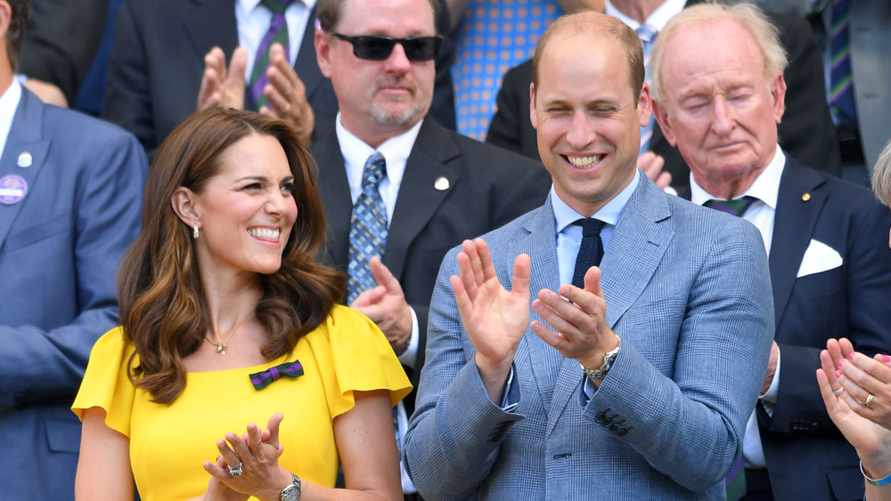 বাবা-মায়ের ‘রূপকথা’র বিয়ে না টেকার ধাক্কা আজও কাটিয়ে উঠতে পারেননি উইলিয়াম। তাই নিজের বিবাহিত জীবন নিয়ে বারবরই স্পর্শকাতর তিনি। কেট এবং বিশেষ করে তিন সন্তানের প্রতি তাঁর নিষ্ঠার কথা বরাবরই তুলে ধরে রাজ পরিবার। তবে উইলিয়াম নিজে কোনও ওয়েডিং ব্যান্ড পরেন না। বলা হয়, ব্রিটিশ রাজ পরিবার এবং সে দেশের অভিজাতদের মধ্যে পুরুষদের বিবাহিত পরিচয় তুলে ধরা বাধ্যতামূলক নয়। তাই এমন সিদ্ধান্ত নিয়েছেন উইলিয়াম।