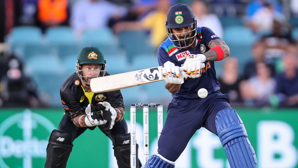 টি-টোয়েন্টি সিরিজে দু’টি ম্যাচেই রাহুল ওপেন করেছেন। প্রথম ম্যাচে করেছেন ৪০ বলে ৫১ রান। দ্বিতীয় ম্যাচে ২২ বলে ৩০। স্ট্রাইক রেট ১৩০.৬৪।