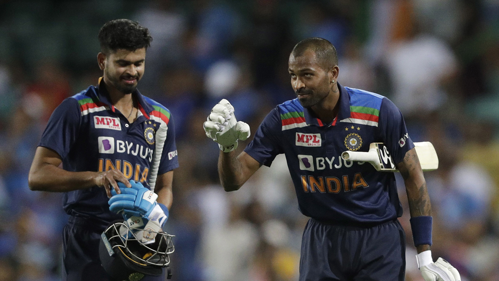 রাহুল, নটরাজনকে বাদ দিলে টি-টোয়েন্টি সিরিজে যিনি তফাৎ গড়ে দিয়েছেন, তিনি হার্দিক পাণ্ড্য। দ্বিতীয় ম্যাচে ২২ বলে ৪২ রান করেন।