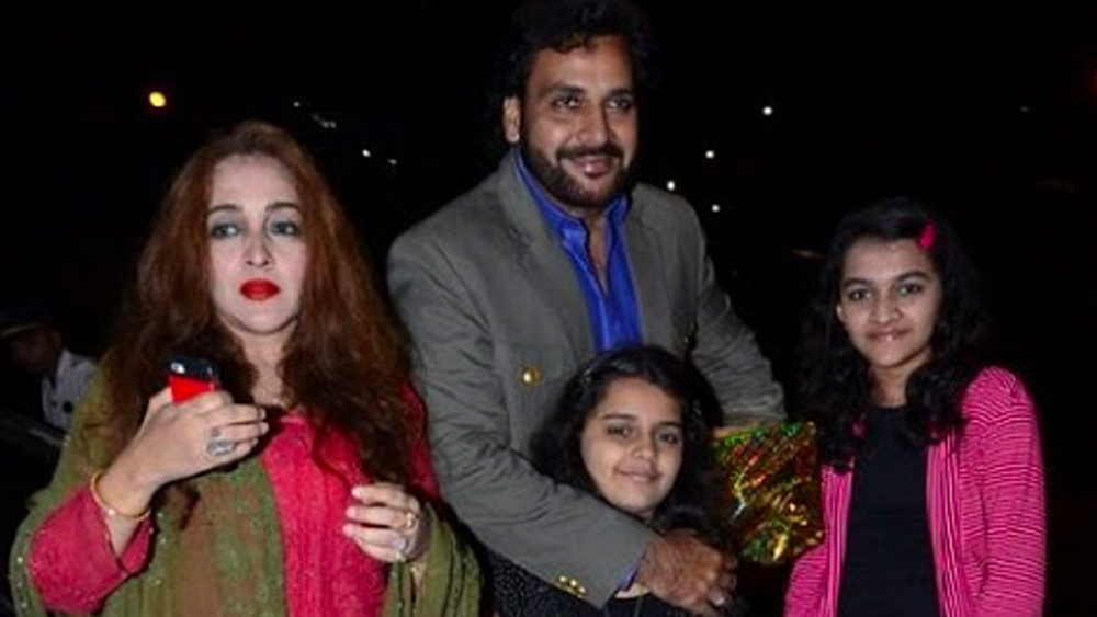 তবে এই অভিযোগের ছায়া সেভাবে পড়েনি অভিনেতার ব্যক্তিগত জীবনে। স্ত্রী রুহানা এবং দুই মেয়ে শাহানা-শানায়া তাঁর মানসিক ভরসার অন্যতম উৎস।