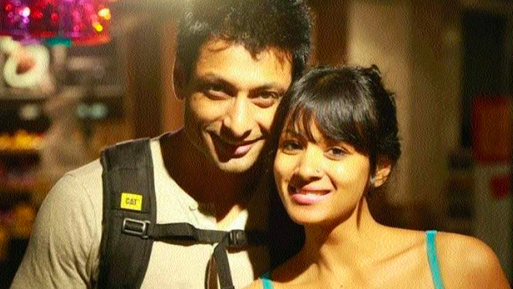 ‘প্যায়ার কে দো নাম, এক রাধা এক শ্যাম’ এই টেলি শো-এর সেটে প্রথম আলাপ তাঁদের। প্রথম সাক্ষাৎ ছিল পুরোপুরি ফর্ম্যাল। কেউ কারও মনে বিশেষ রেখাপাত করতে পারেননি।