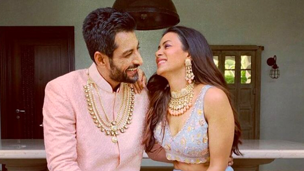 ২০০৫ সালে সম্প্রচারিত ওই ধারাবাহিকে মূল ভূমিকায় ছিলেন ইন্দ্রনীল ও বরখা। শো চলাকালীন ক্রমশ ঘনিষ্ঠ হয় তাঁদের সম্পর্ক। কিন্তু সেই অন্তরঙ্গতা ছিল শুধুই পেশাদারি বন্ধুত্বের।