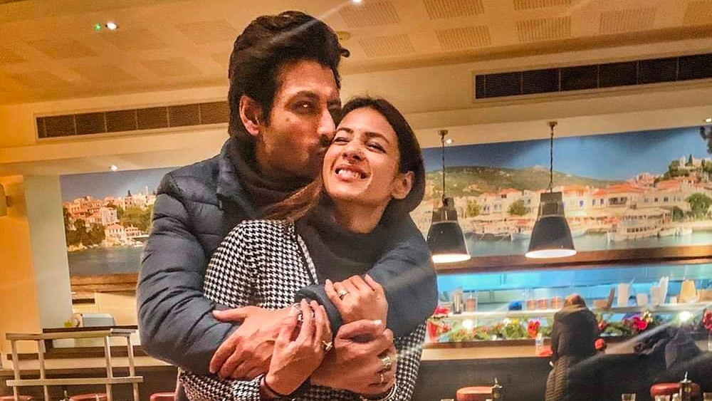 অনুরাগীদের মতে, ইন্দ্রনীল এবং বরখা দু’জনকেই আর ভাল সুযোগে ব্যবহার করতে পারত বিনোদন দুনিয়া। কিন্তু পাওয়া-না পাওয়ার দ্বন্দ্বে না গিয়ে এই তারকা দম্পতি উপভোগ করছেন তাঁদের রোমান্টিক দাম্পত্য।