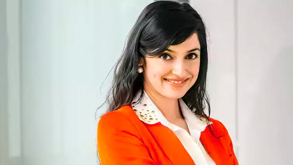 পরিচালকের পাশাপাশি দিব্যা প্রযোজকও। ‘রয়’, ‘খানদানি শফাখনা’, ‘বাটলা হাউস’, ‘স্ট্রিট ডান্সার থ্রি ডি’, ‘লুডো’, ‘ইন্দু কি জওয়ানি’-র মতো ছবিগুলির প্রযোজক দিব্যা।