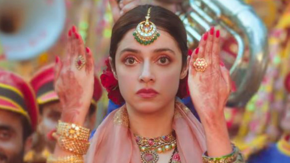 অভিনেত্রী পরিচয়ও সম্পূর্ণ মুছে ফেলতে চান না দিব্যা। ২০০৪-এ প্রথম ছবির ১২ বছর পরে তিনি অভিনয় করেছিলেন ‘সনম রে’-তে।  ২০১৭ সালে তাঁকে দেখা গিয়েছিল শর্ট ফিল্ম ‘বুলবুল’-এ। আগামী বছর দিব্যাকে দেখা যাবে ‘সত্যমেব জয়তে২’ ছবিতে।