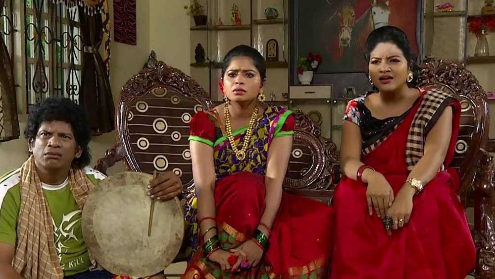 তামিল কমেডি শো ‘চিন্না পাপা পেরিয়া পাপা’-তেও তাঁর কাজ ভাল লেগেছিল দর্শকদের। সঞ্চালনা এবং অভিনয়, দুই-ই চলছিল তাঁর কেরিয়ারে হাত ধরাধরি করে। অংশ নিয়েছেন রিয়েলিটি শো-এও।