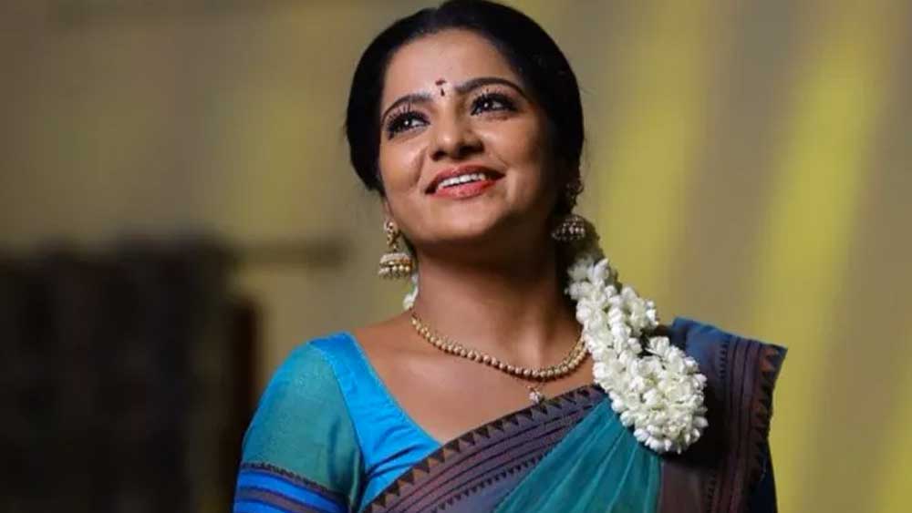 পুলিশ জানিয়েছে, বুধবার রাত আড়াইটে নাগাদ শ্যুটিং সেরে হোটেলে ফেরেন চিত্রা। তার পরেও তাঁর সঙ্গে কথা হয়েছে হেমন্তর।