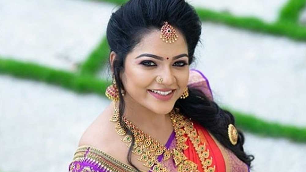 চিত্রার অকালমৃত্যুতে শোকের ছায়া বিনোদন জগতে। সোশ্যাল মিডিয়ায় শোকপ্রকাশ করেছেন তাঁর সহকর্মী এবং ভক্তরা। ‘প্রিয় চিতুর’ এ ভাবে চলে যাওয়া কিছুতেই মানতে পারছেন না তাঁরা।