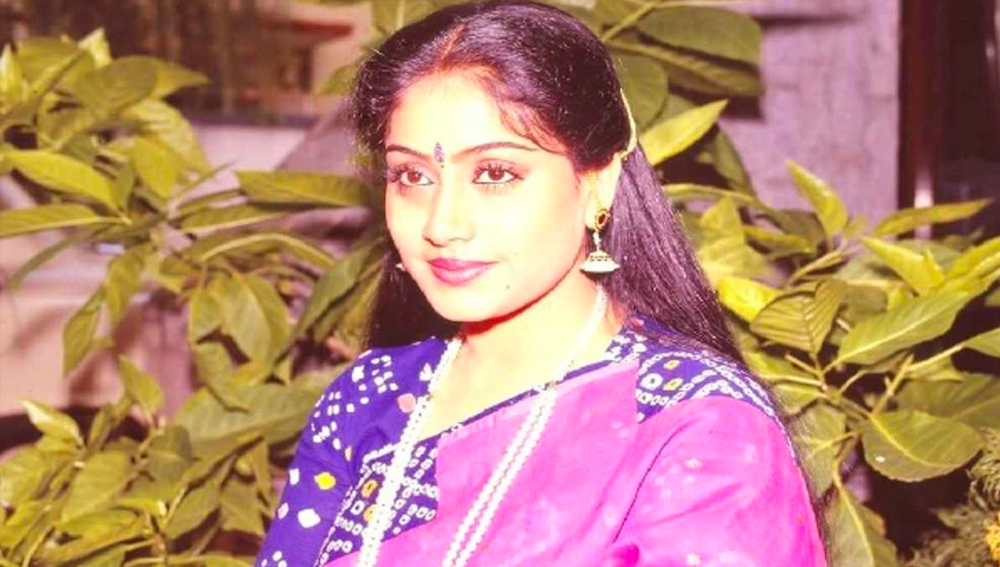 সুপারহিট ছবি ‘কর্তব্যম’-এর হিন্দি সংস্করণ ছিল ‘তেজস্বিনী’। এই ছবিতে অনিল কপূরের বিপরীতে অভিনয় করেন তিনি। ১৯৯৬ সালে তাঁর কাজ করার কথা ছিল অমিতাভ বচ্চনের সঙ্গে। এস রমানাথন পরিচালিত ‘জমানত’ ছবিতে। কিন্তু শেষ অবধি ছবিটি মুক্তি পায়নি।