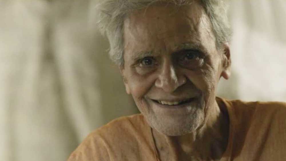 বাংলা নাটকের মঞ্চে অসংখ্য চরিত্রে প্রাণসঞ্চার করেছে তাঁর অভিনয়। তবে মঞ্চে আত্মপ্রকাশ কিন্তু পরিবর্ত হিসেবে। ‘ক্ষুধা’ নাটকে কালী বন্দ্যোপাধ্যায়ের পরিবর্ত শিল্পী হিসেবে অভিনয়জীবন শুরু করেছিলেন মনু মুখোপাধ্যায়।