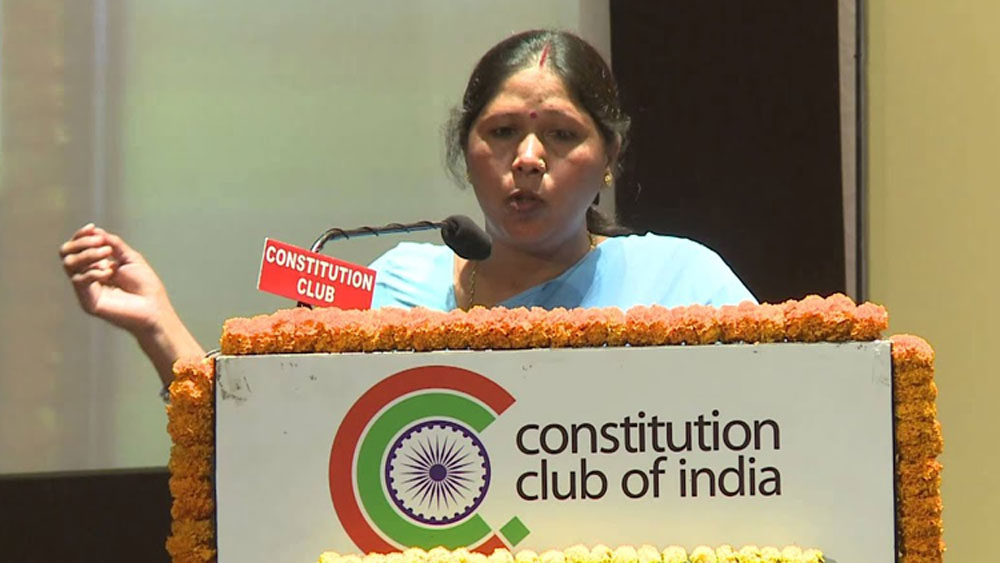 প্রথম প্রথম প্রচণ্ড ঘৃণা হত তাঁর। কিন্তু এটাই তাঁদের বংশগত পেশা। আশেপাশের কেউই তাঁদের সঙ্গে মিশতেন না।