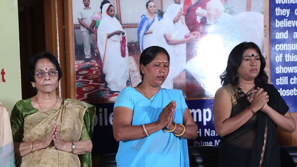 সেই ঊষাই আজ সমাজের আইকন। এতদিন তাঁকে যাঁরা ঘৃণা করতেন, দলিত বলে দূরত্ব বজায় রাখতেন, তাঁরাই আজ তাঁকে সম্মান করেন। তাঁর জীবনে যে কখনও এমন দিন আসবে, তা কল্পনাতেও আনতে পারেননি ঊষা।