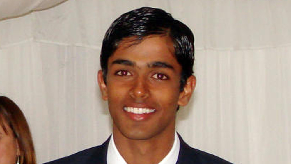 ঘরোয়া ক্রিকেটে প্রথম দিকে তন্ময়ের আহামরি পারফরম্যান্স ছিল না। বরং তিনি বিস্মিত করেছিলেন অনূর্ধ্ব ১৯-এর আন্তর্জাতিক মঞ্চে। কিন্তু সেই আন্তর্জাতিক মঞ্চ ভবিষ্যতে তাঁর কাছে অধরাই থেকে যায়। জাতীয় দলের সদস্য আর হতে পারেননি তিনি।