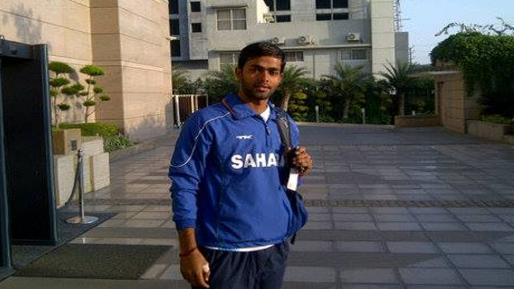 ২০০৮ থেকে ২০১২ অবধি আইপিএল-এ তিনটি দলে খেলেছেন তন্ময় শ্রীবাস্তব। ২০০৮-২০১০ তিনি ছিলেন কিংস ইলেভেন পঞ্জাব-এ। তার পরের মরসুমে কোচি টাস্কার্স কেরল এবং ২০১২ সালে তিনি ছিলেন ডেকান চার্জার্স-এ।