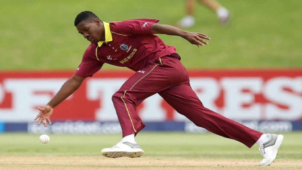 জেডেন সিলস: ওয়েস্ট ইন্ডিজের পেসার জেডেন। এই টুর্নামেন্টে ১০টি উইকেট নিয়েছেন এই তরুণ পেসার। গড় ১৮.৩০।