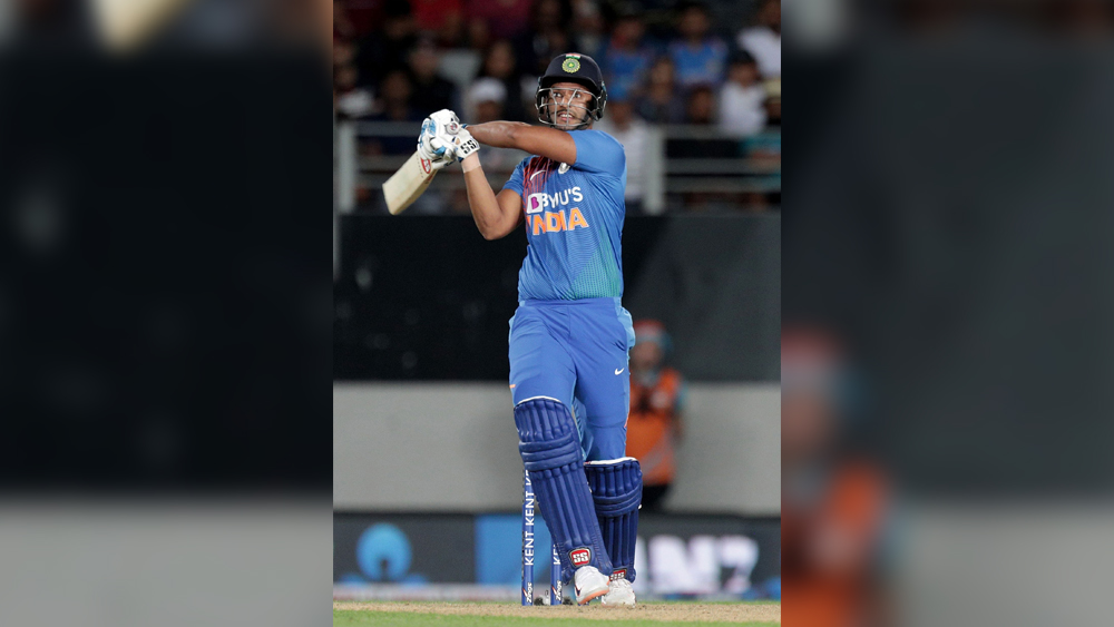 শিবম দুবে ওয়ানডে সিরিজের কোনও ম্যাচ খেলেননি। যাতে পরিষ্কার যে তাঁর উপর ভরসা রাখতে পারেনি টিম ম্যানেজমেন্ট। আর তার কারণও রয়েছে। পাঁচ ম্যাচের টি-টোয়েন্টি সিরিজে সুযোগ পেয়েও নিজেকে প্রমাণ করতে পারেননি এই অলরাউন্ডার।