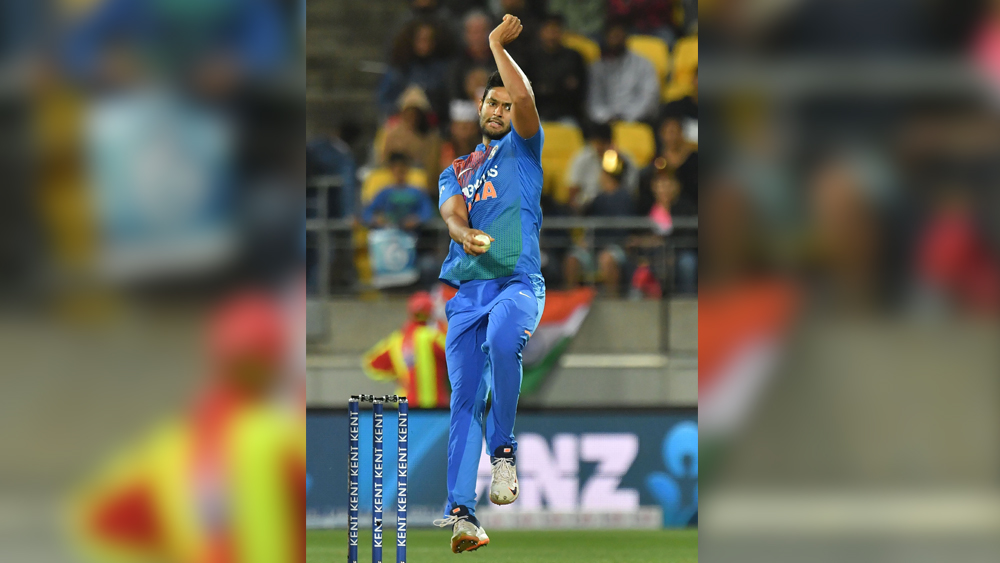 টি-টোয়েন্টি সিরিজে পাঁচ ইনিংসে ১০.২৫ গড়ে ৪১ রান করেছিলেন শিবম। সর্বাধিক ১৩। স্ট্রাইক রেট ছিল ১১৭.১৪। বোলিংয়ে পাঁচ ম্যাচে নয় ওভারের বেশি দেওয়া যায়নি তাঁকে। যাতে ১০২ রান দিয়েছিলেন তিনি। নিয়েছিলেন দুই উইকেট। ওভার-প্রতি দিয়েছিলেন ১১.৩৩ রান। ব্যাটে-বলে একেবারেই সাদামাটা পারফরম্যান্স।